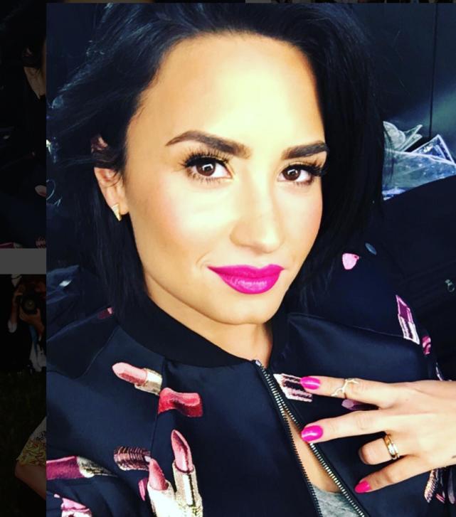 Demi lovato with pink lipstick