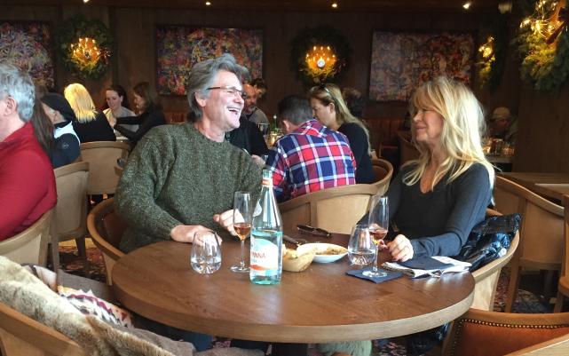 Goldie hawn and kurt russell have lunch in aspen