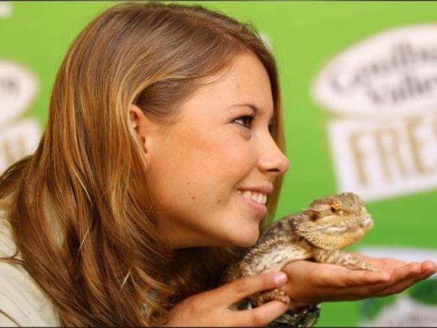 Bindi Irwin to Teenagers: Cover Yourselves Up! Stop Trying ...