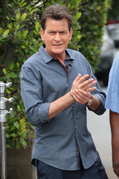 Charlie Sheen Co-Hosts Extra
