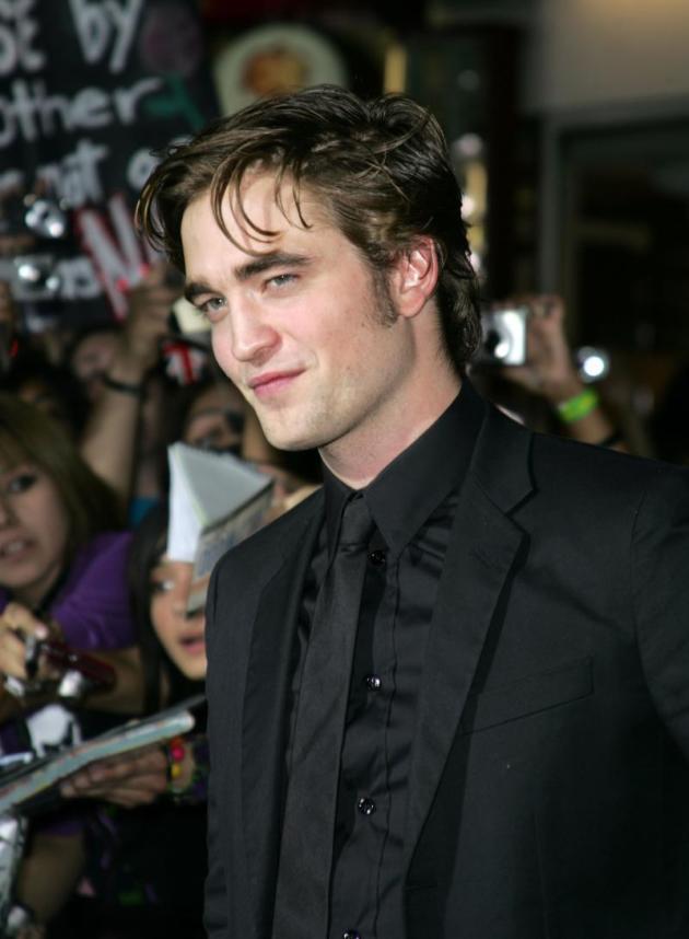 Robert Pattinson Reveals: Does He Talk to Kristen Stewart 